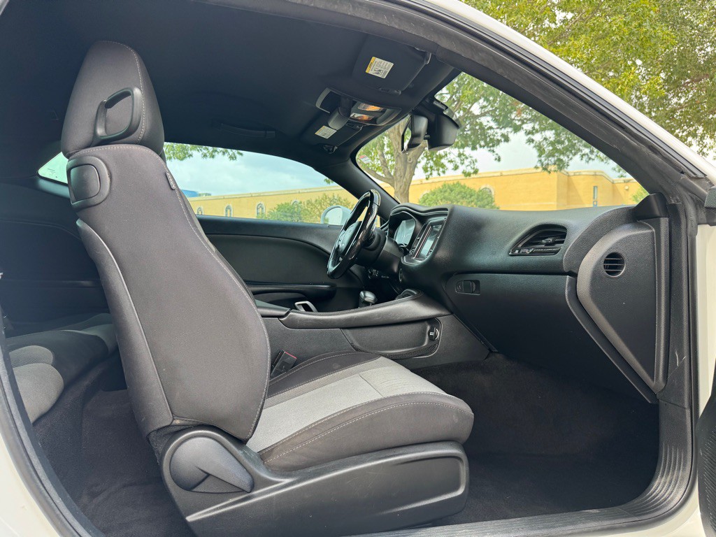 2015 Dodge Challenger Image 24