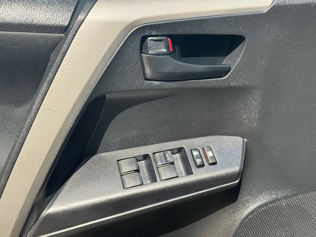 2016 Toyota Rav4 Image 6