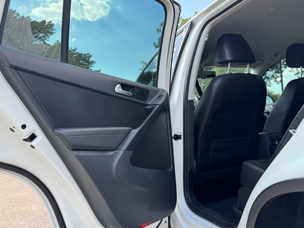 2017 Volkswagen Tiguan Image 45