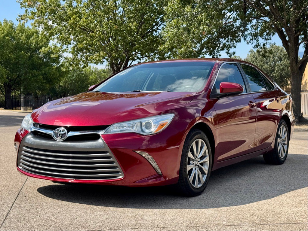 2016 Toyota Camry Image 1