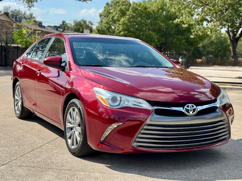 2016 Toyota Camry Image 2