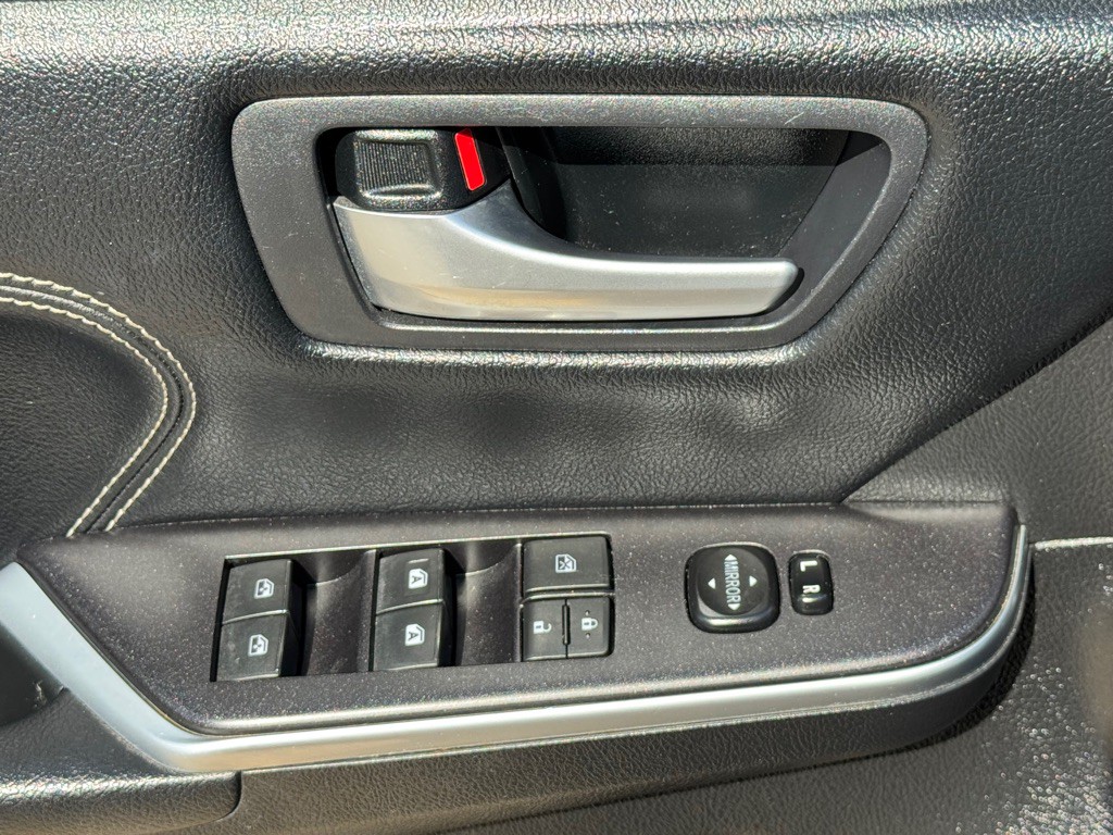 2016 Toyota Camry Image 6