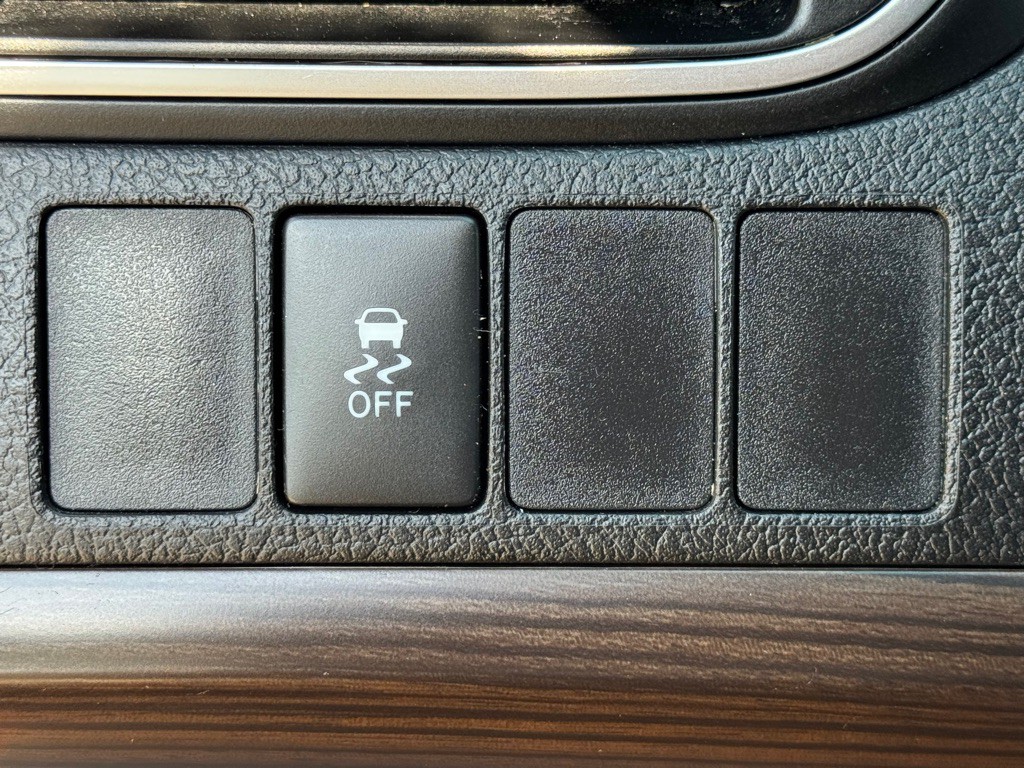2016 Toyota Camry Image 9