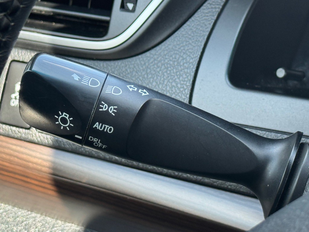 2016 Toyota Camry Image 13