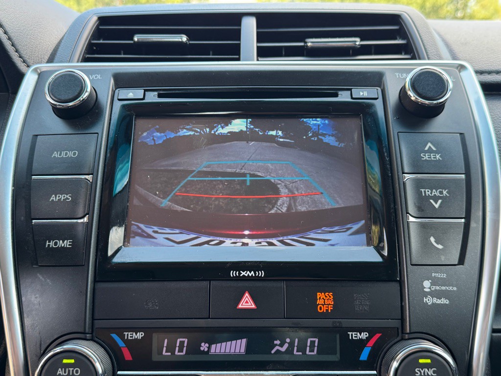 2016 Toyota Camry Image 21