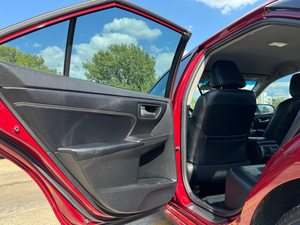 2016 Toyota Camry Image 23