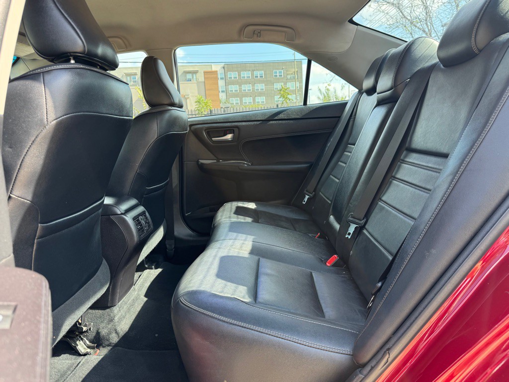 2016 Toyota Camry Image 24