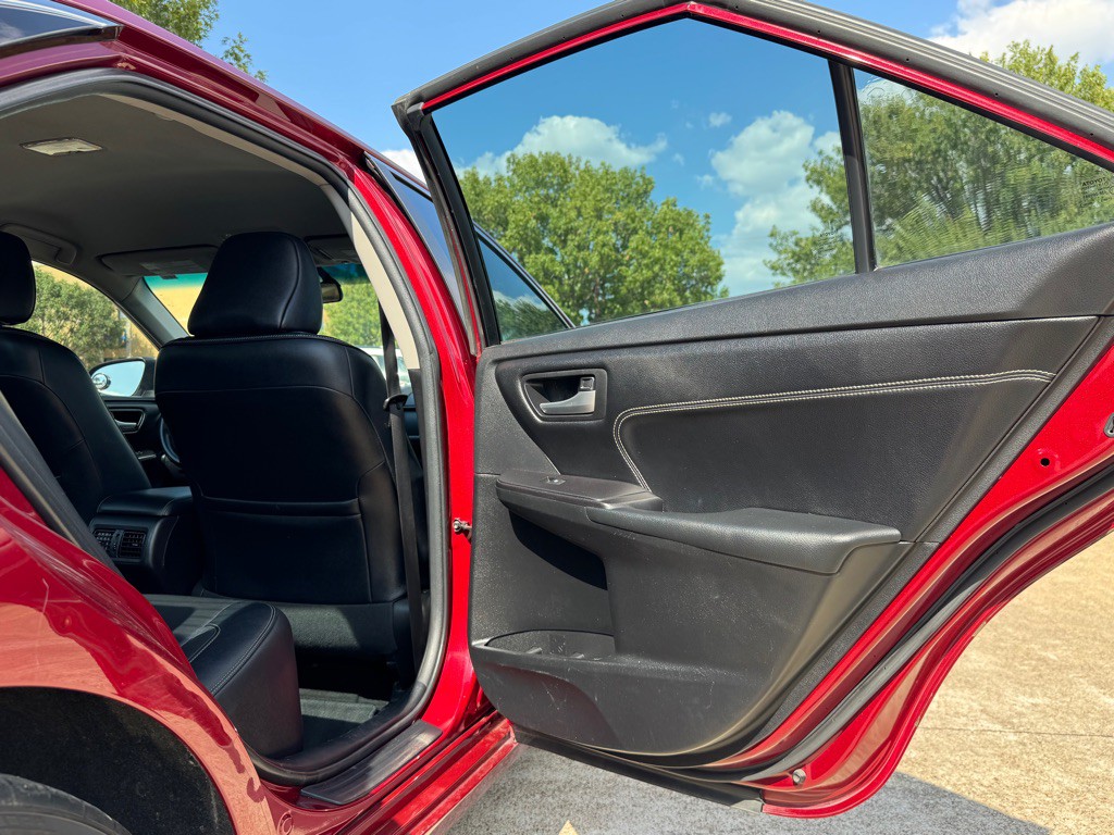 2016 Toyota Camry Image 25