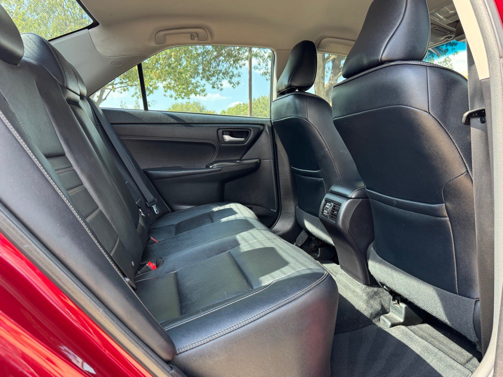 2016 Toyota Camry Image 26