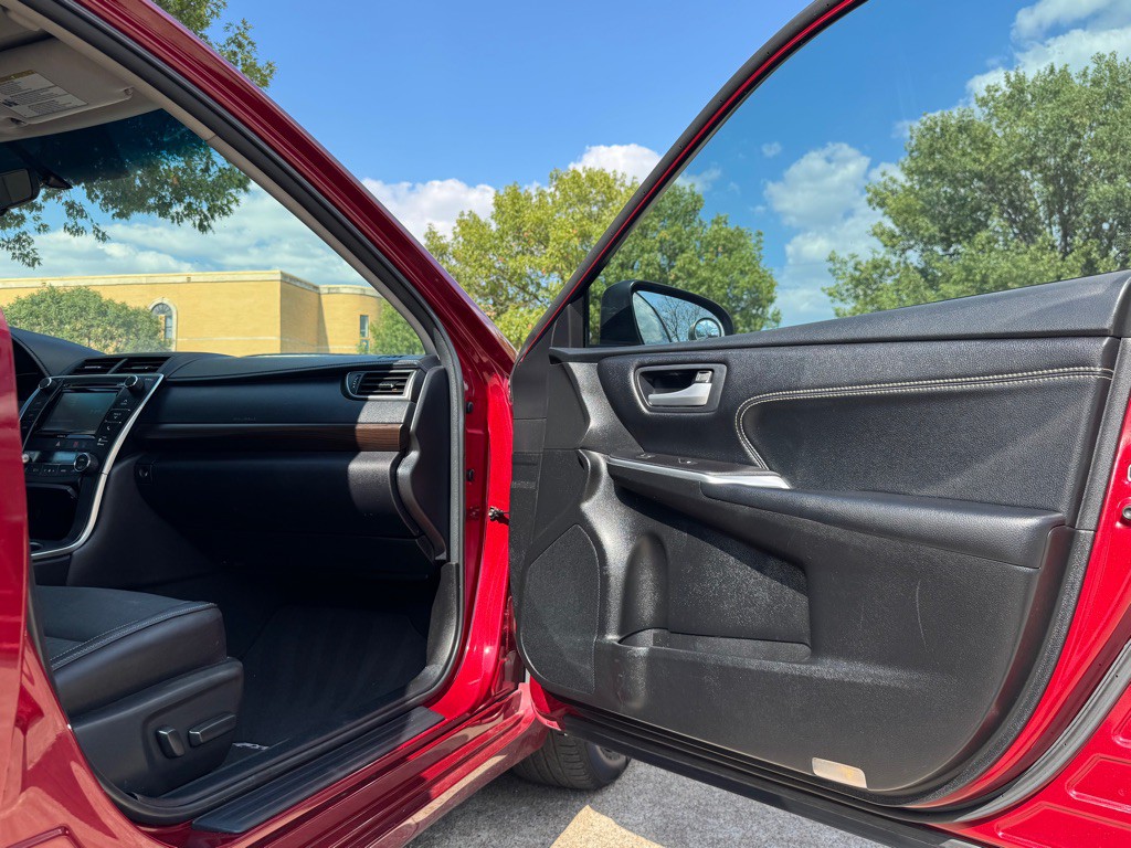 2016 Toyota Camry Image 27