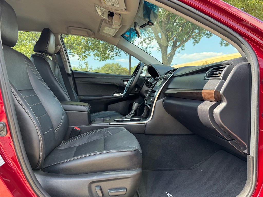 2016 Toyota Camry Image 28