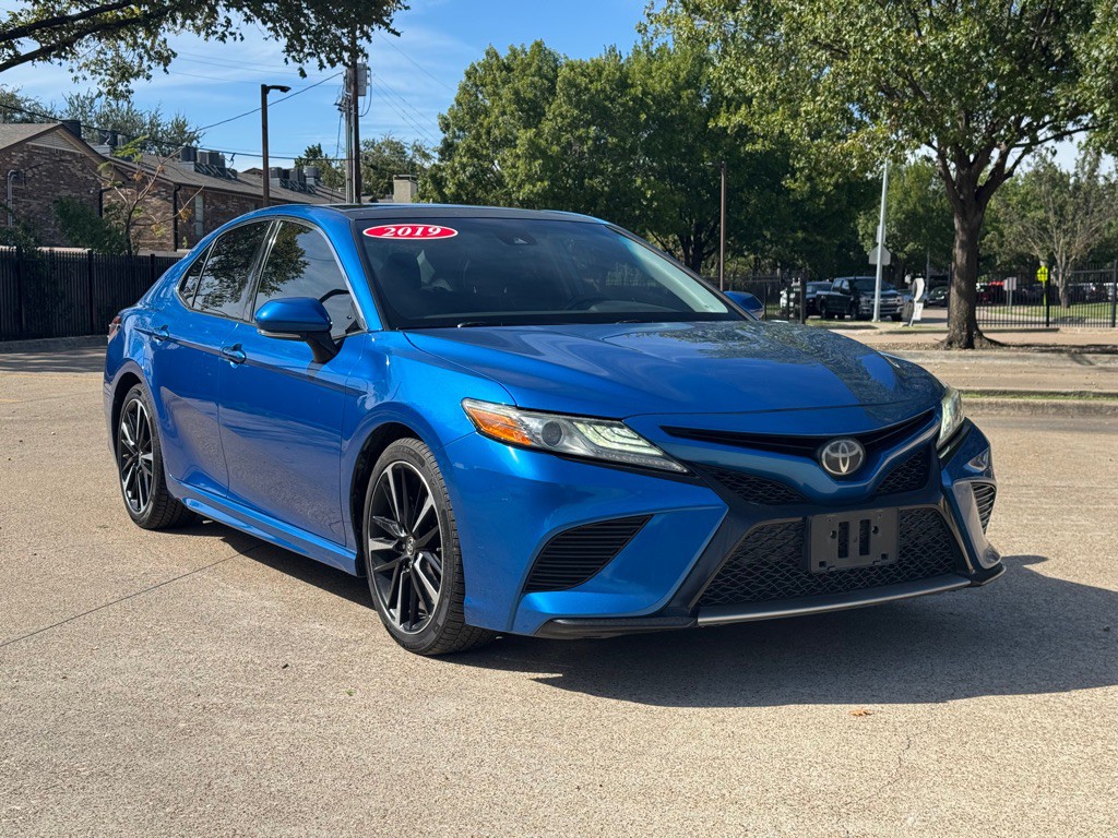 2019 Toyota Camry Image 2