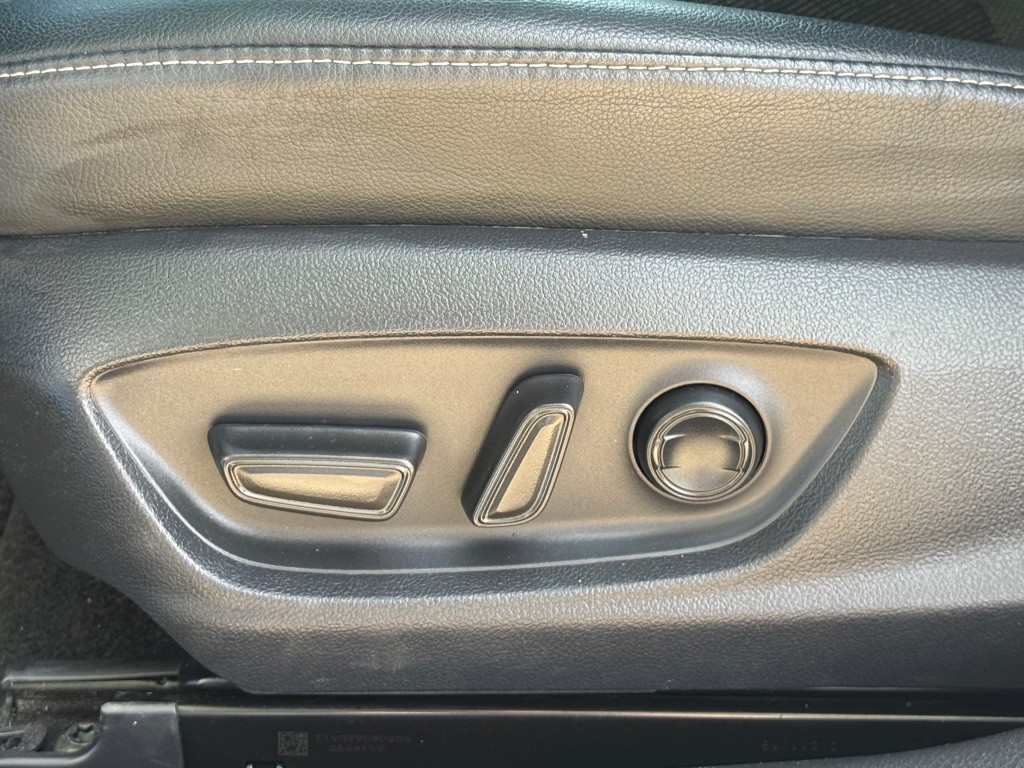 2019 Toyota Camry Image 9
