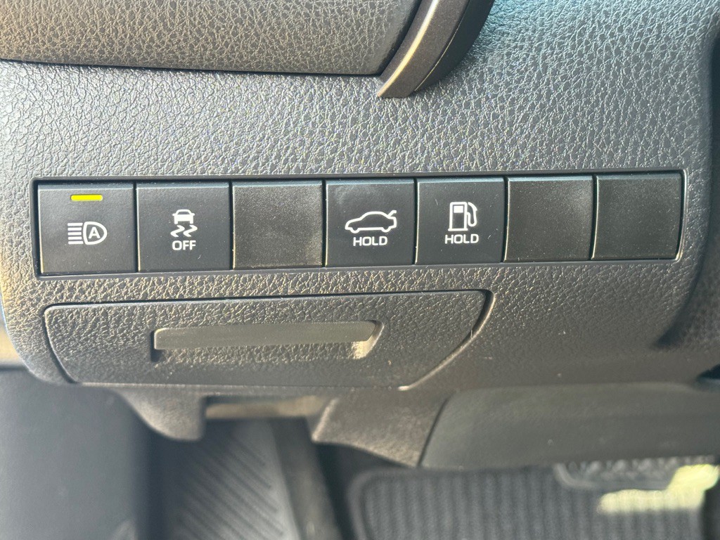 2019 Toyota Camry Image 11
