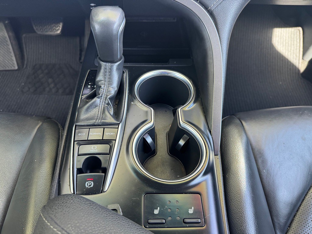 2019 Toyota Camry Image 18