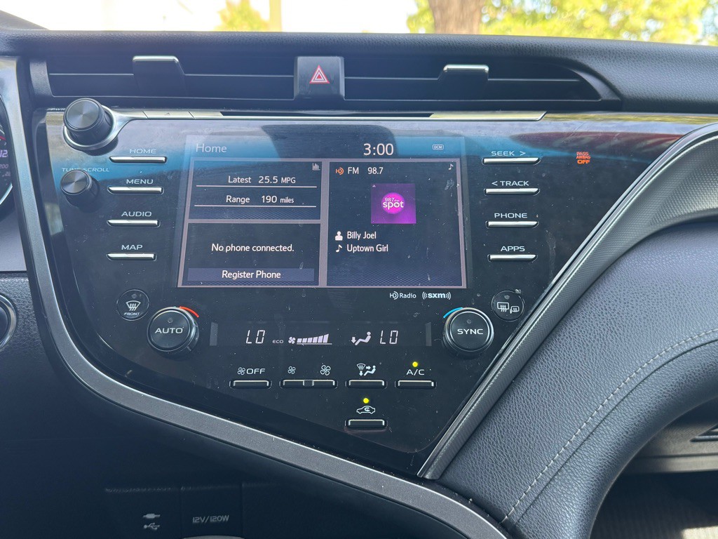 2019 Toyota Camry Image 19