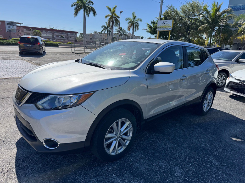 2018 Nissan Rogue Image 1
