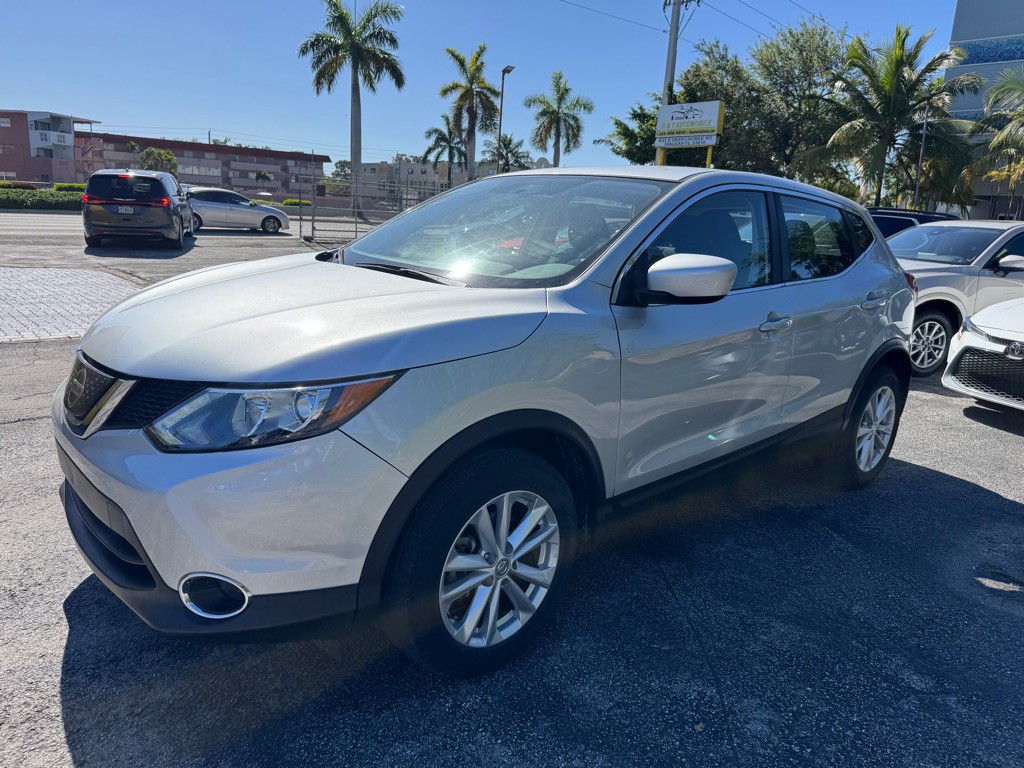 2018 Nissan Rogue Image 2