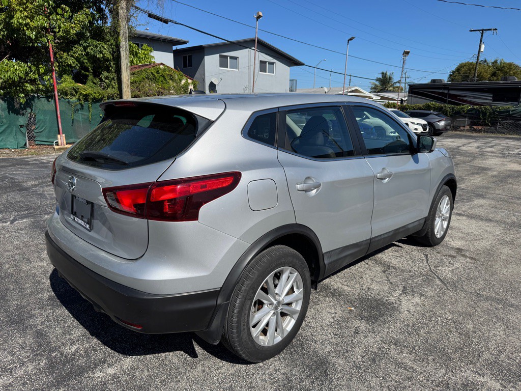 2018 Nissan Rogue Image 8