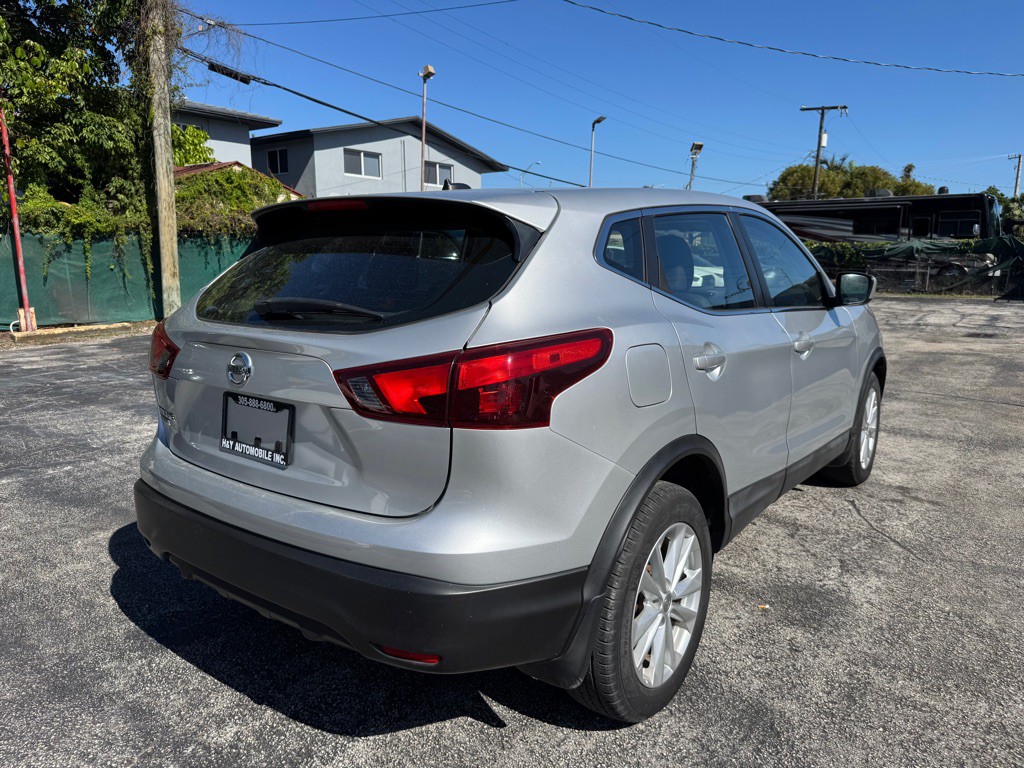 2018 Nissan Rogue Image 9
