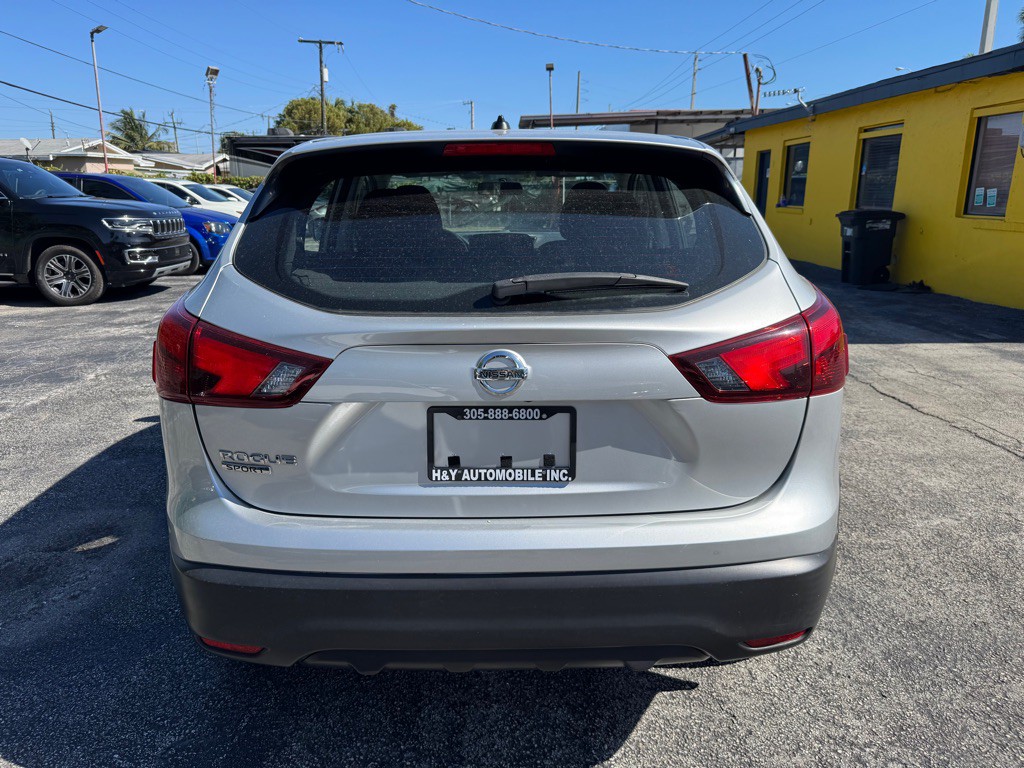2018 Nissan Rogue Image 11