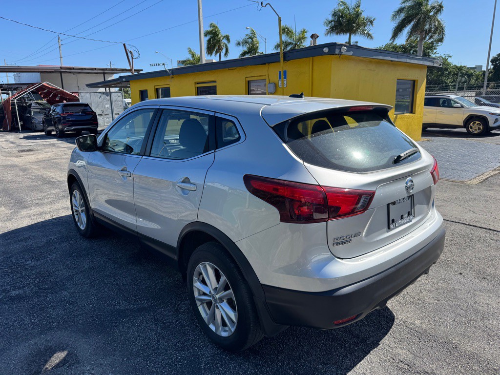 2018 Nissan Rogue Image 12