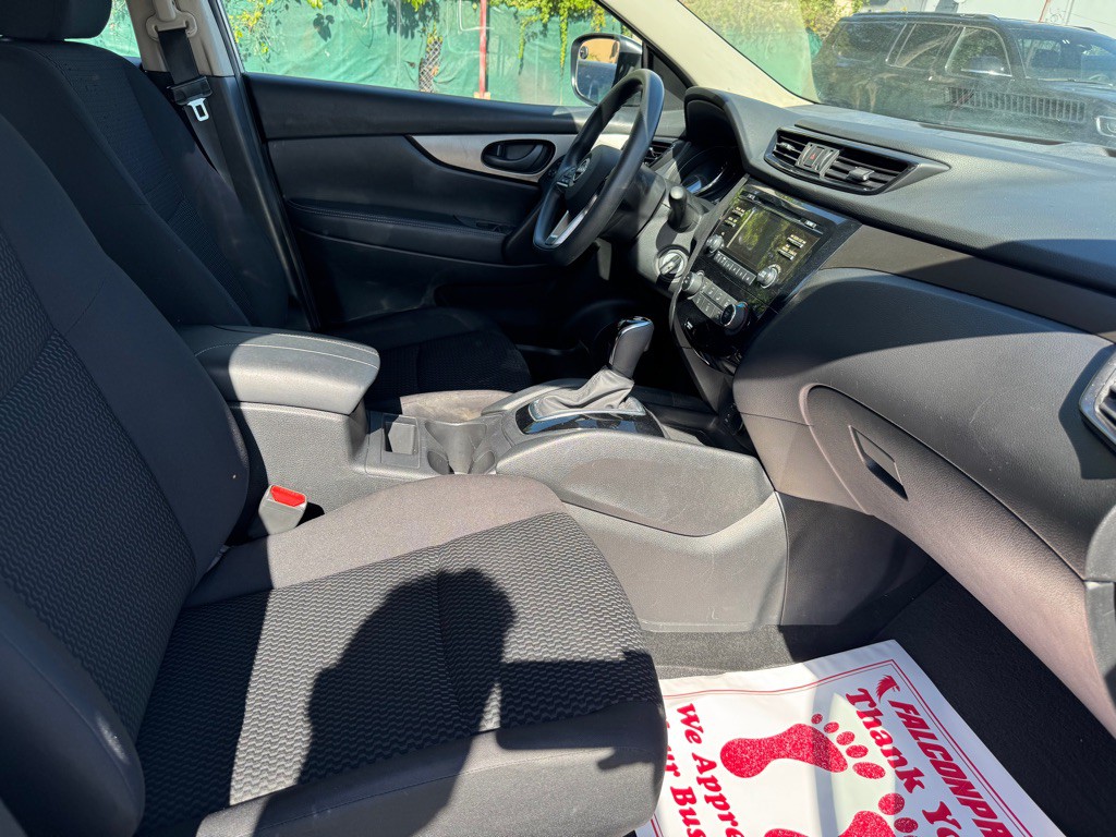 2018 Nissan Rogue Image 15