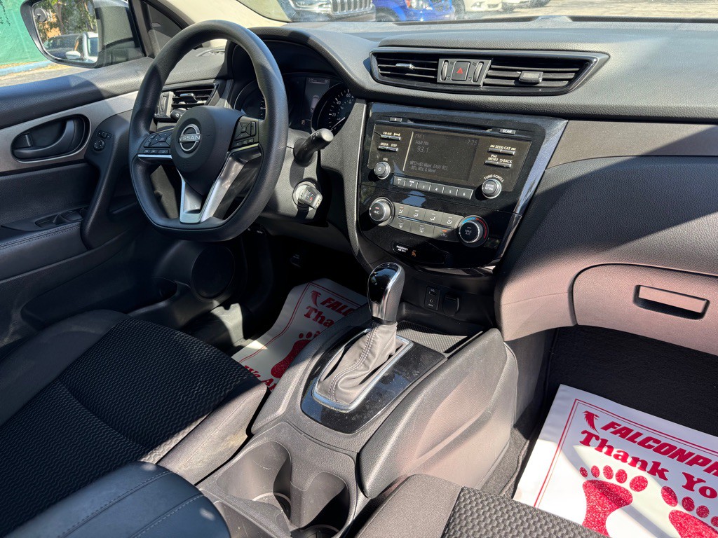 2018 Nissan Rogue Image 16