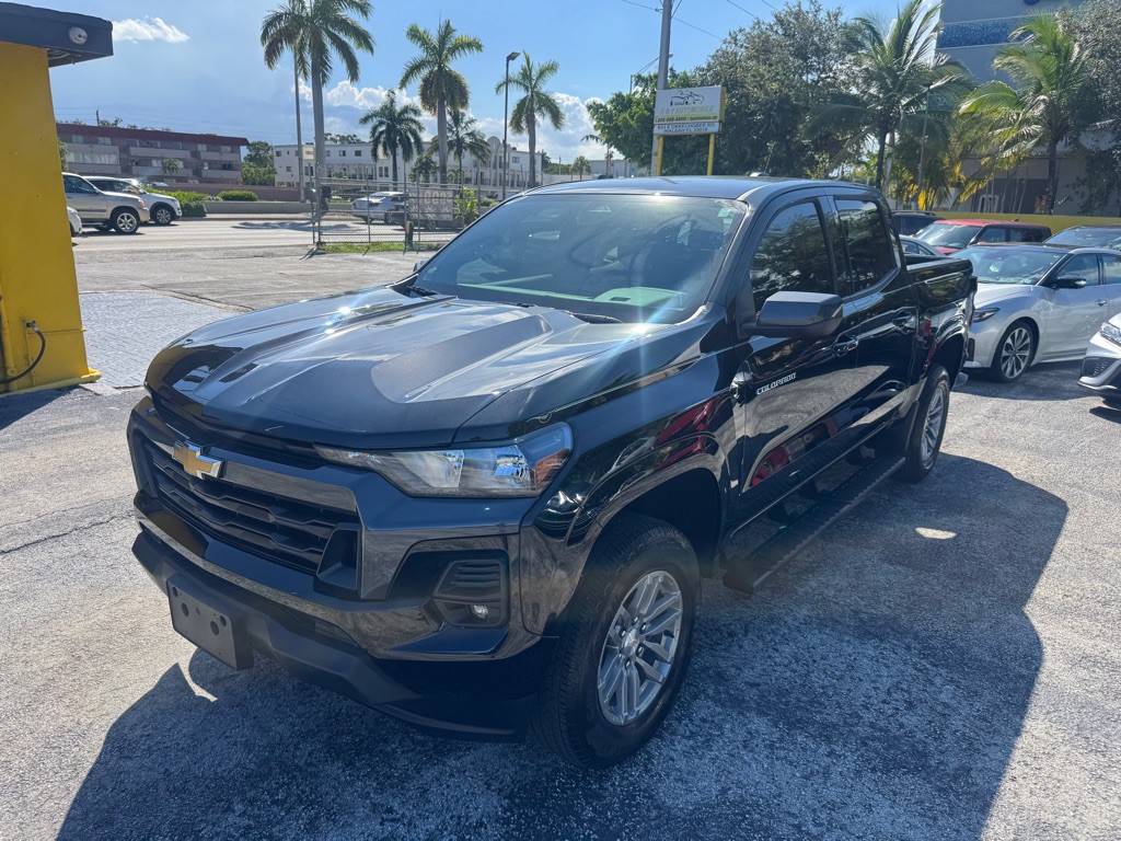 2024 Chevrolet Colorado Image 2