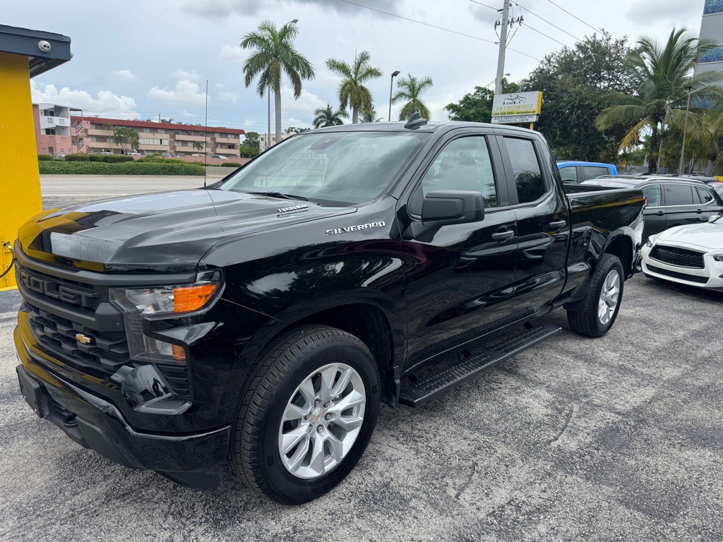 2025 Chevrolet Silverado 1500 Image 1