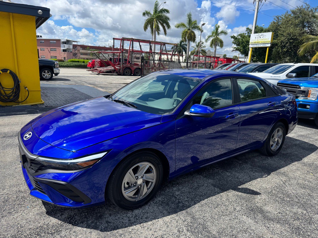 2024 Hyundai Elantra Image 2