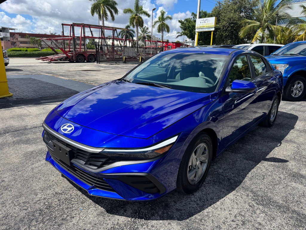 2024 Hyundai Elantra Image 3