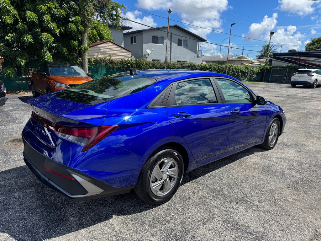 2024 Hyundai Elantra Image 8