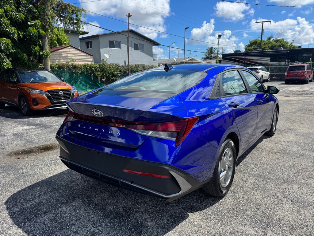 2024 Hyundai Elantra Image 9