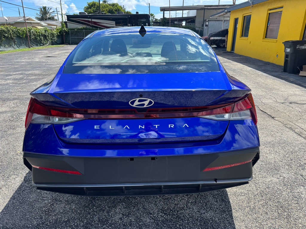 2024 Hyundai Elantra Image 10