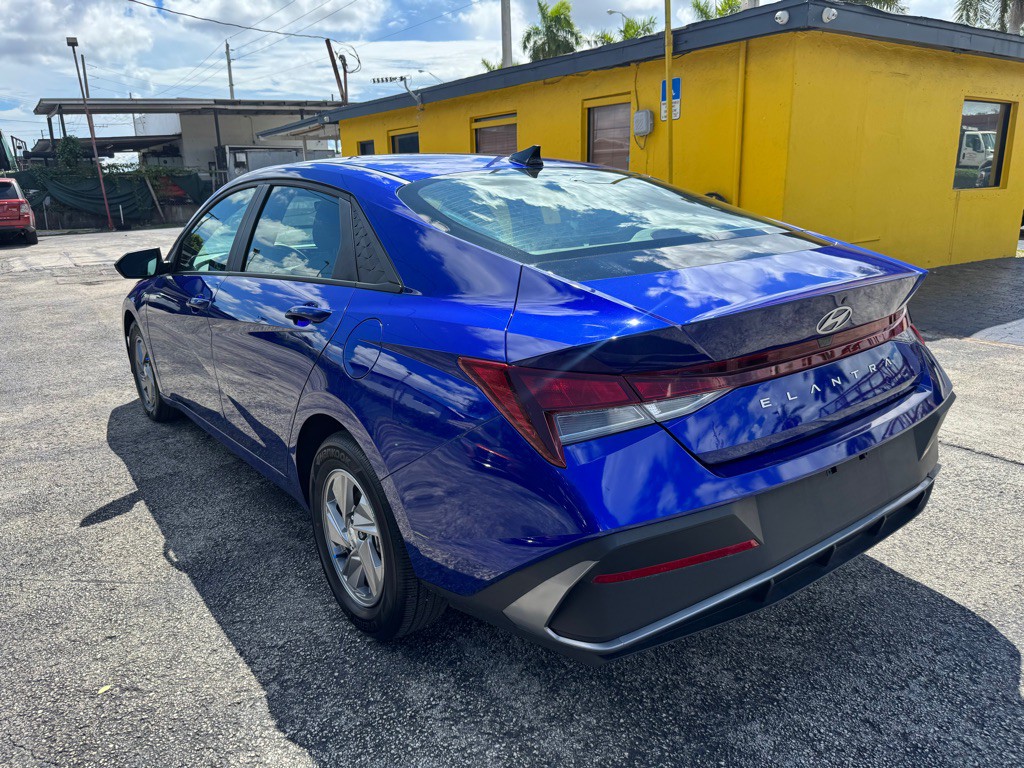 2024 Hyundai Elantra Image 11