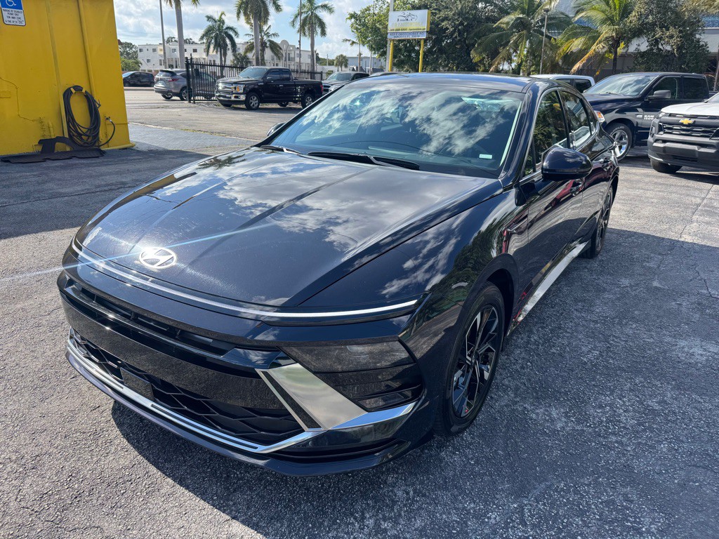 2025 Hyundai Sonata Image 2