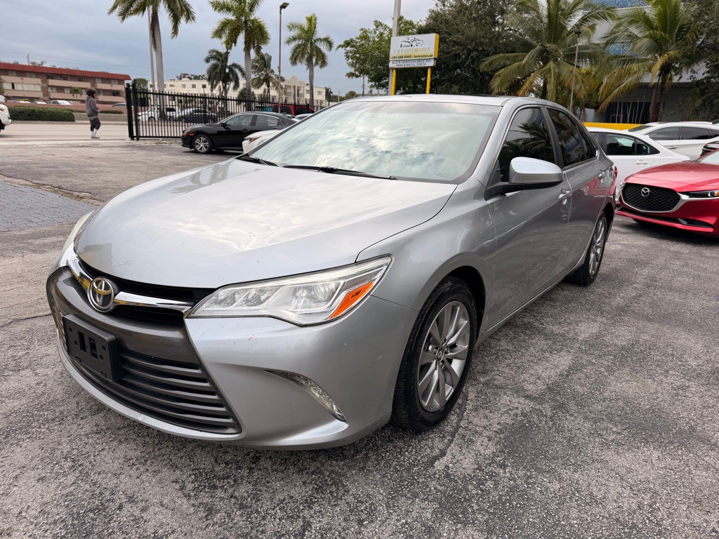 2017 Toyota Camry Image 2