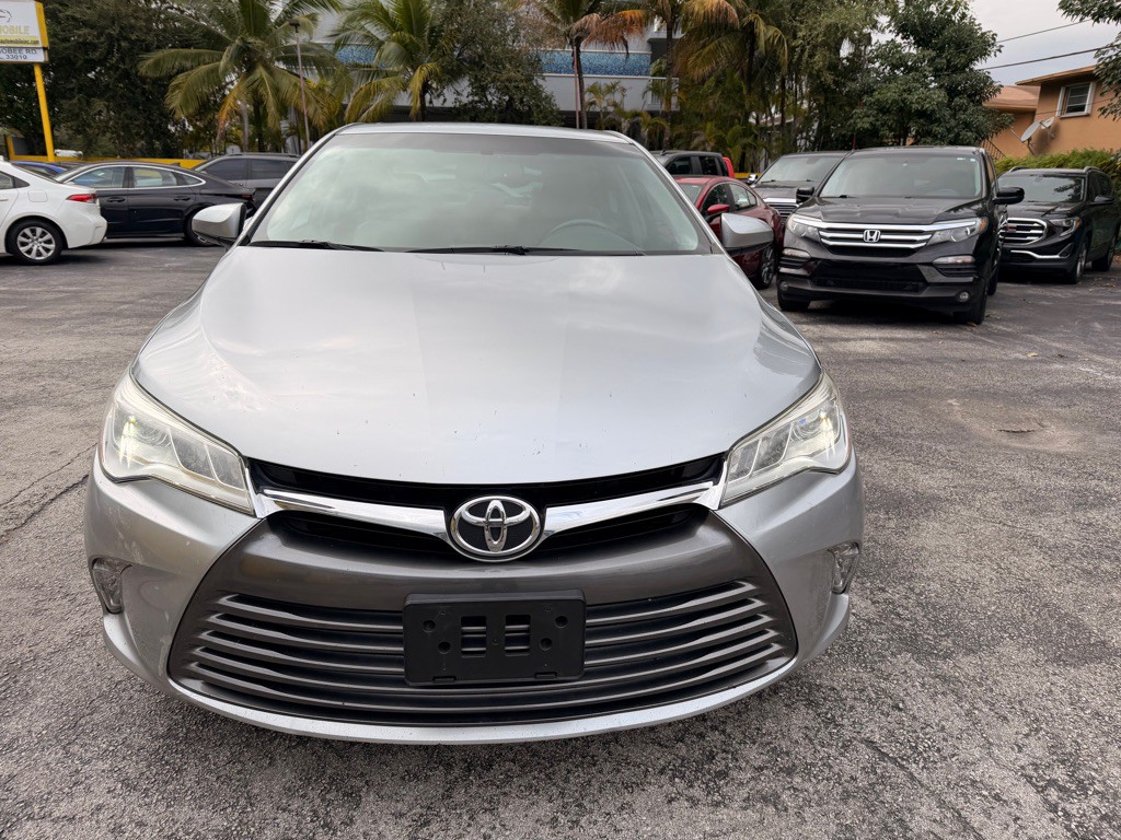 2017 Toyota Camry Image 3