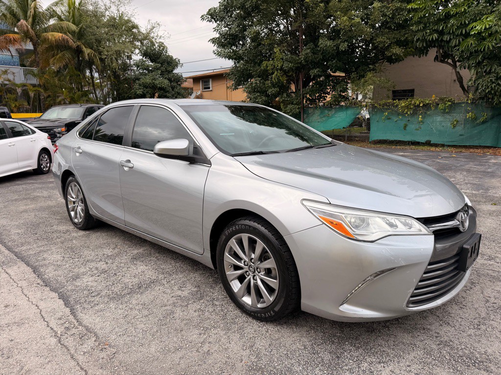 2017 Toyota Camry Image 6