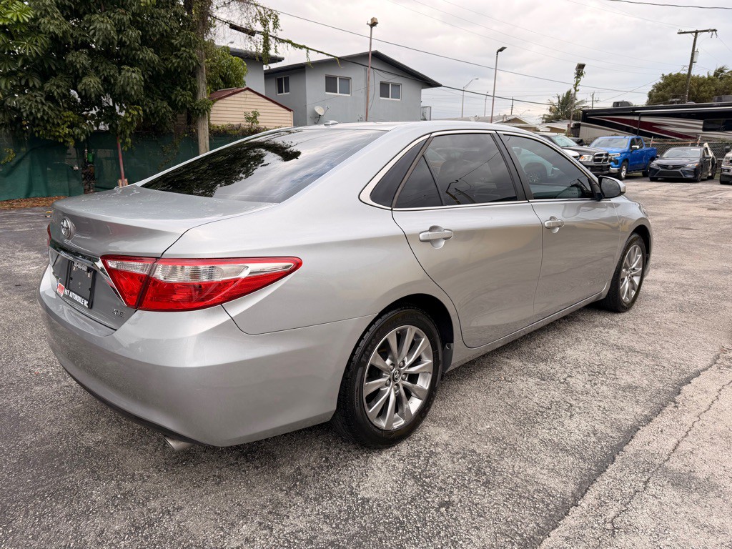 2017 Toyota Camry Image 7