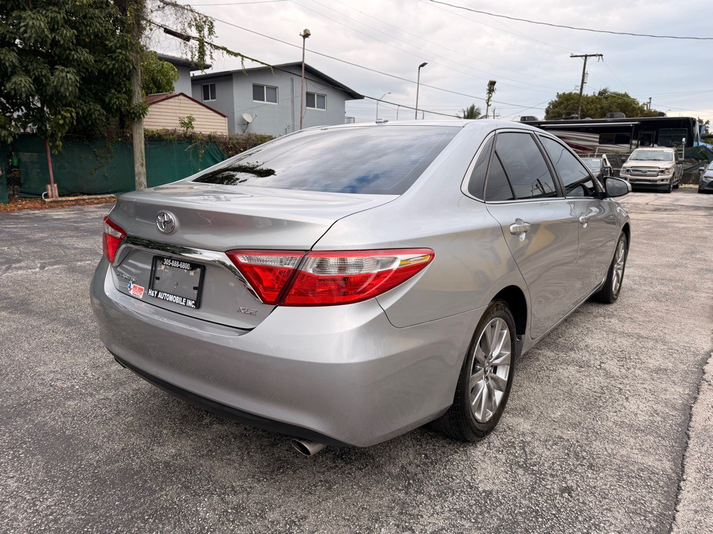 2017 Toyota Camry Image 8