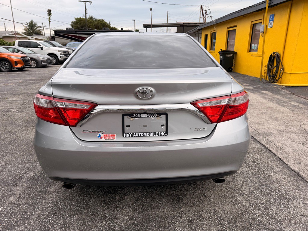2017 Toyota Camry Image 9