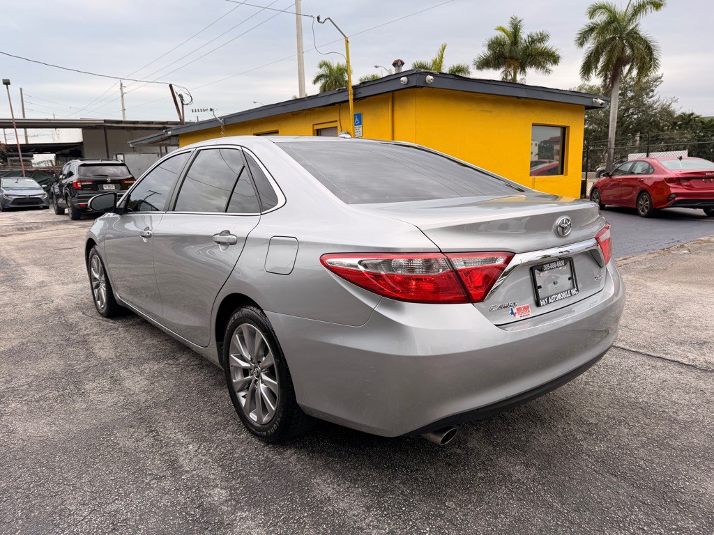 2017 Toyota Camry Image 10