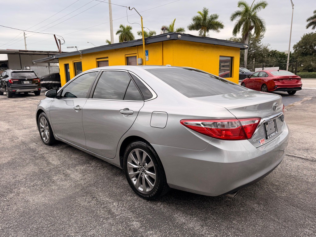2017 Toyota Camry Image 11
