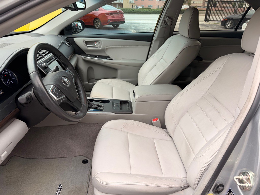 2017 Toyota Camry Image 12