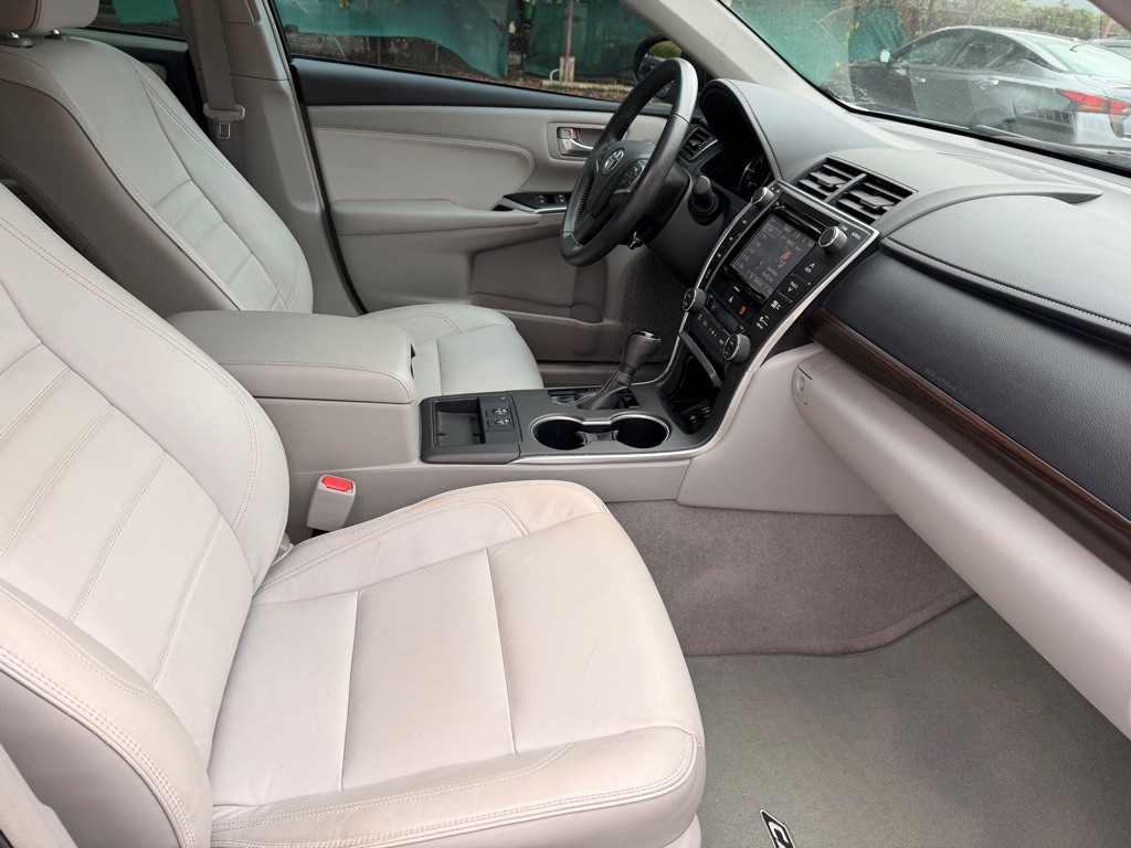 2017 Toyota Camry Image 13
