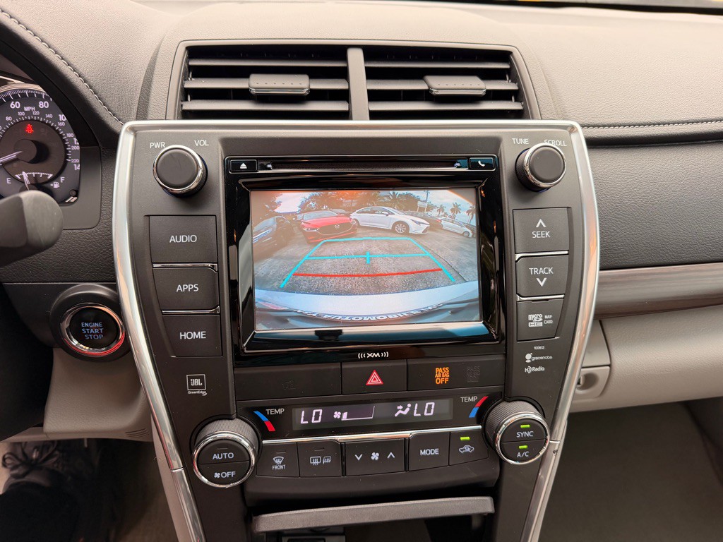 2017 Toyota Camry Image 21