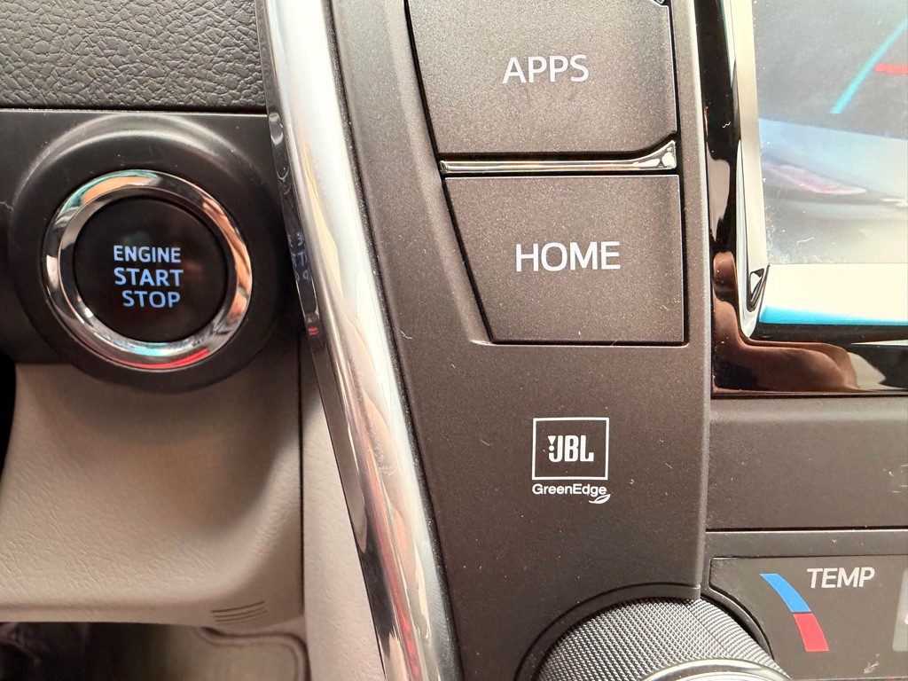 2017 Toyota Camry Image 22