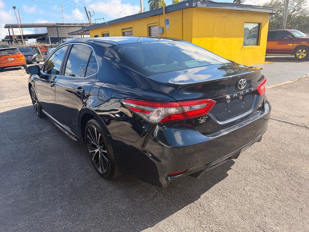 2018 Toyota Camry Image 11